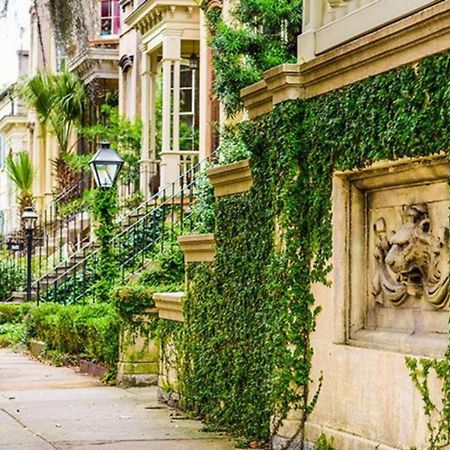 Southern Charmer-Historic District Downtown-Front Porch-Walk Score 90!!-Private Parking-1 Minute To Forsyth Park Savannah Exterior photo