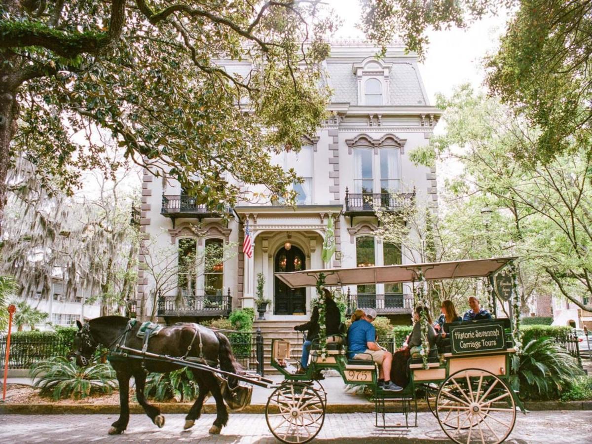 Southern Charmer-Historic District Downtown-Front Porch-Walk Score 90!!-Private Parking-1 Minute To Forsyth Park Savannah Exterior photo