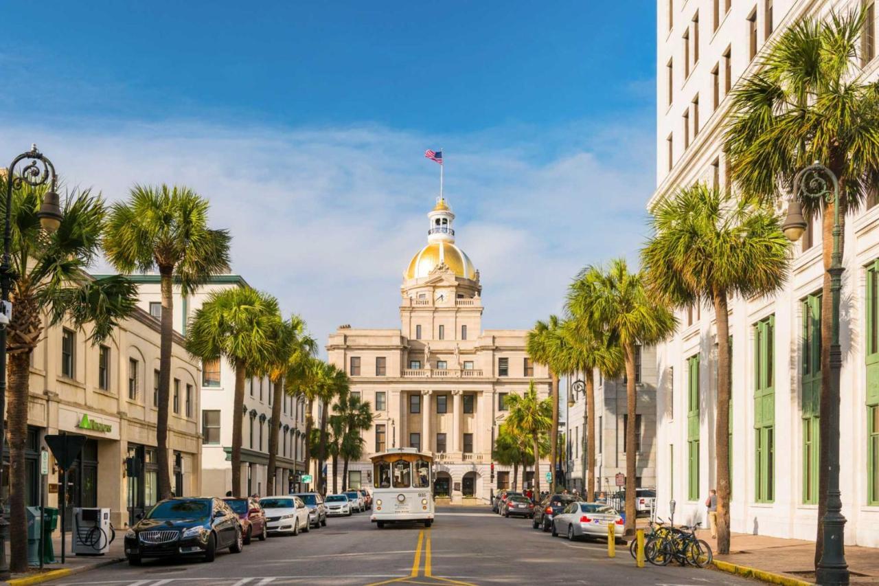 Southern Charmer-Historic District Downtown-Front Porch-Walk Score 90!!-Private Parking-1 Minute To Forsyth Park Savannah Exterior photo