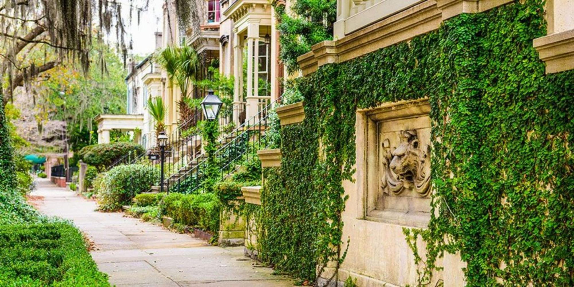 Southern Charmer-Historic District Downtown-Front Porch-Walk Score 90!!-Private Parking-1 Minute To Forsyth Park Savannah Exterior photo