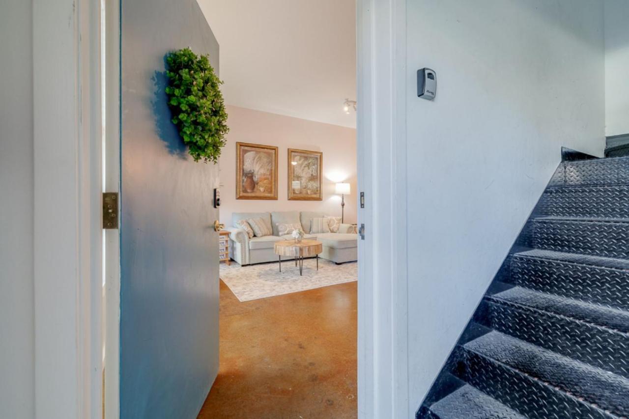 Southern Charmer-Historic District Downtown-Front Porch-Walk Score 90!!-Private Parking-1 Minute To Forsyth Park Savannah Exterior photo