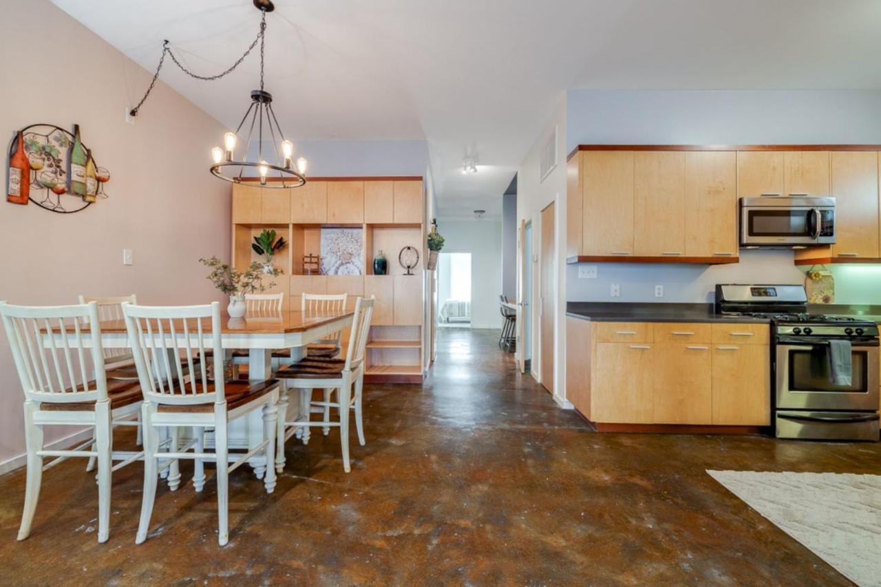 Southern Charmer-Historic District Downtown-Front Porch-Walk Score 90!!-Private Parking-1 Minute To Forsyth Park Savannah Exterior photo