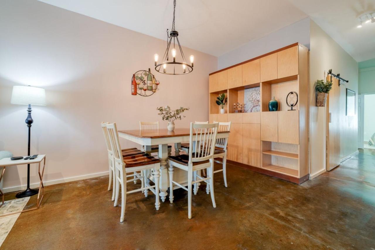 Southern Charmer-Historic District Downtown-Front Porch-Walk Score 90!!-Private Parking-1 Minute To Forsyth Park Savannah Exterior photo